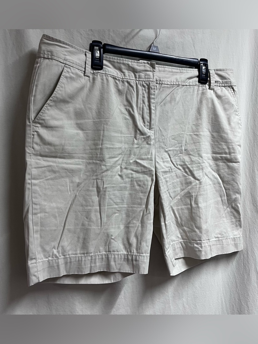 Lands' End Women Mid Rise Chino Shorts Size 16 Beige Classic Comfort - Picture 2 of 9